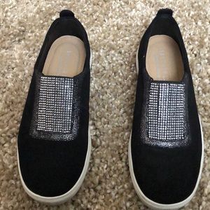 Women’s size 6 Skechers